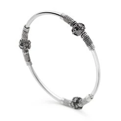 Artisan-Crafted Bangle -Silver Store BGL522 03